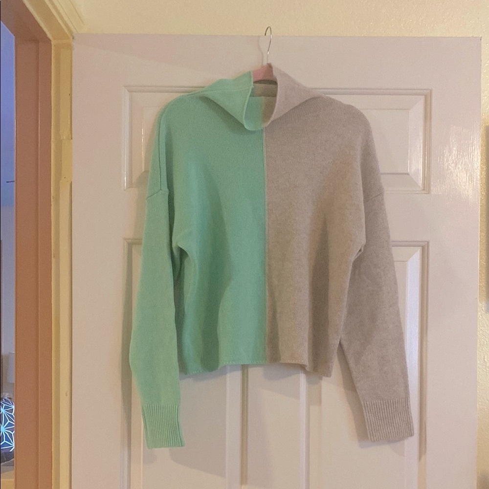 NWOT OGD Colorblock Sweater in Mint and Cream, Size M